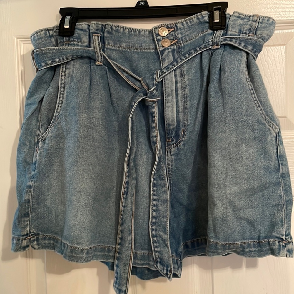 AE Paperbag mom shorts